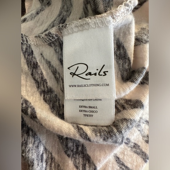 RAILS Cara Tiger Striped VNeck Tee T-Shirt Top Ivory Black Linen Blends Blouse - Picture 13 of 16